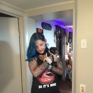 Meet your Posher, Monique